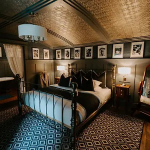 Maison d'hôtes Sheddington Manor - 2 Bedroom & Cinema 